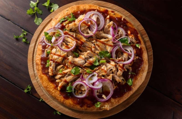 bbq-chicken-pizza-with-whole-wheat-crust-and-tangy-bbq-sauce